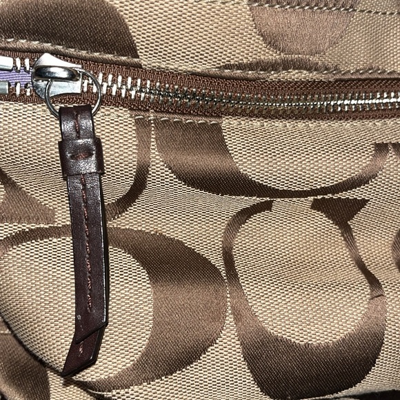 Coach purse! In Excellent used condition! π - Picture 2 of 16